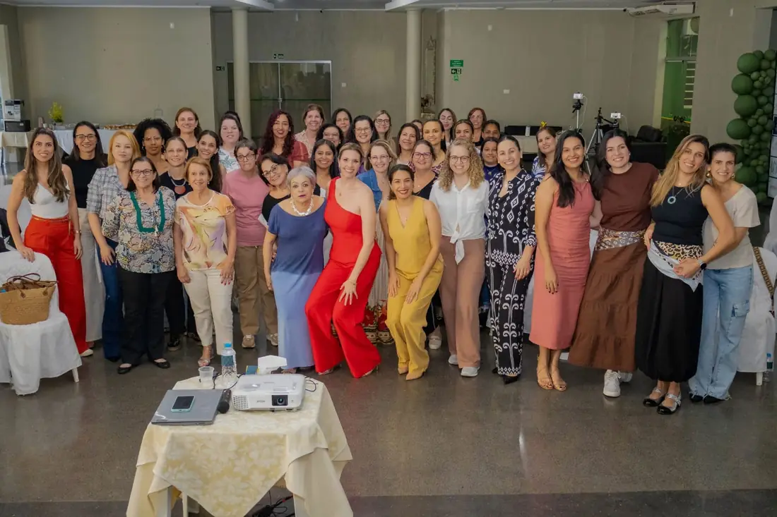 Foto de grupo das participantes de uma edição anterior do Re.conectar